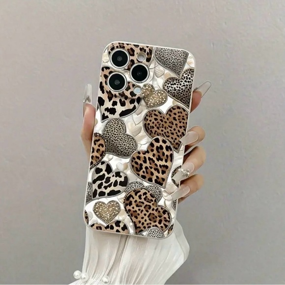 iPhone 16 / 16 Pro / 16 Pro Max Phone Case Hearts Animal Print White TPU Case - Picture 2 of 5